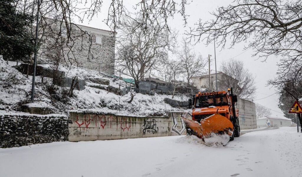 Greece under severe weather alert: 112 emergency activated, schools closed, five regions on red alert