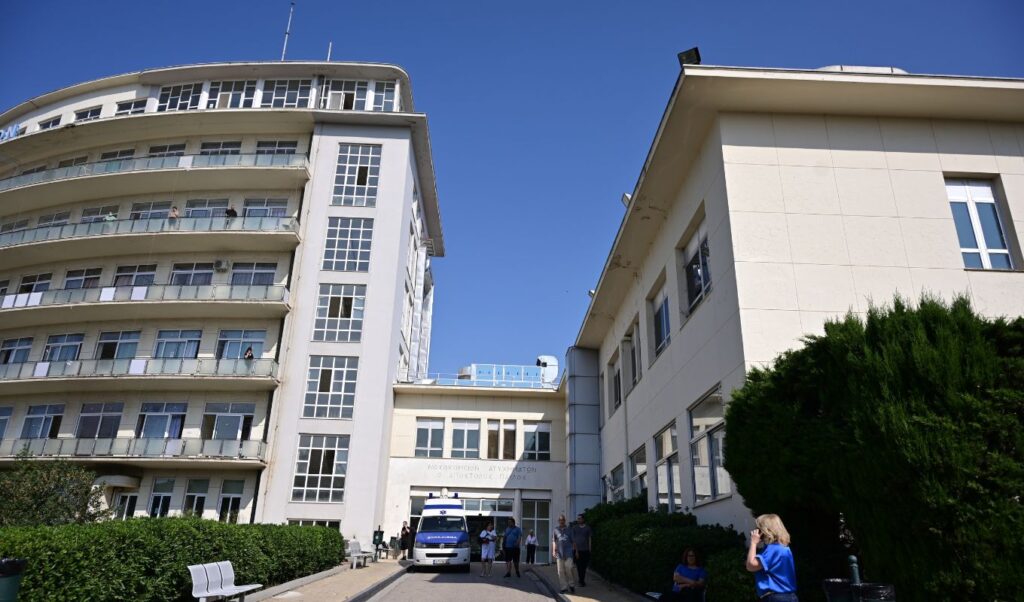 16-year-old hospitalized with serious injuries after violent robbery attack in Athens