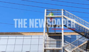 Emergency in Volos: Man threatens to jump from hospital stairs