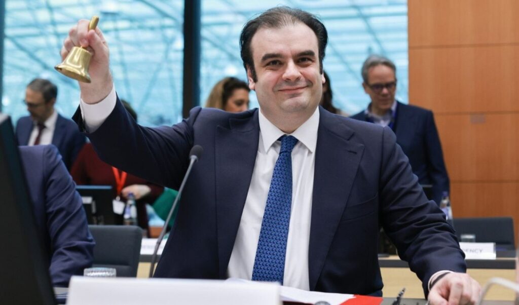 Kyriakos Pierrakakis chairs first Eurogroup meeting: “Dialogue key on tariff front” – Pierre Gramegna’s praise and Bulgaria’s special gift