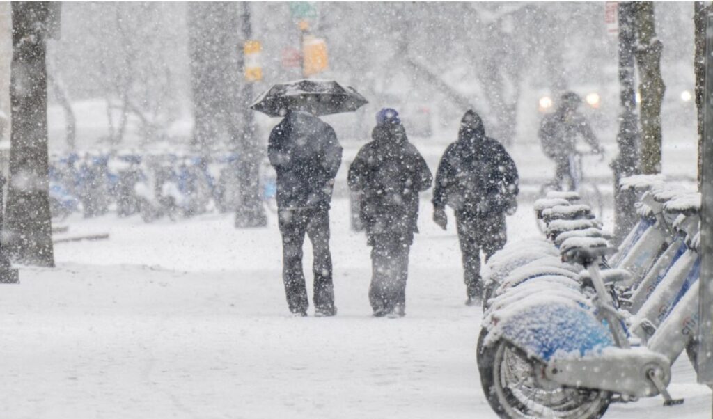 Severe winter storm hits US: At least 7 dead and 860,000 homes without power