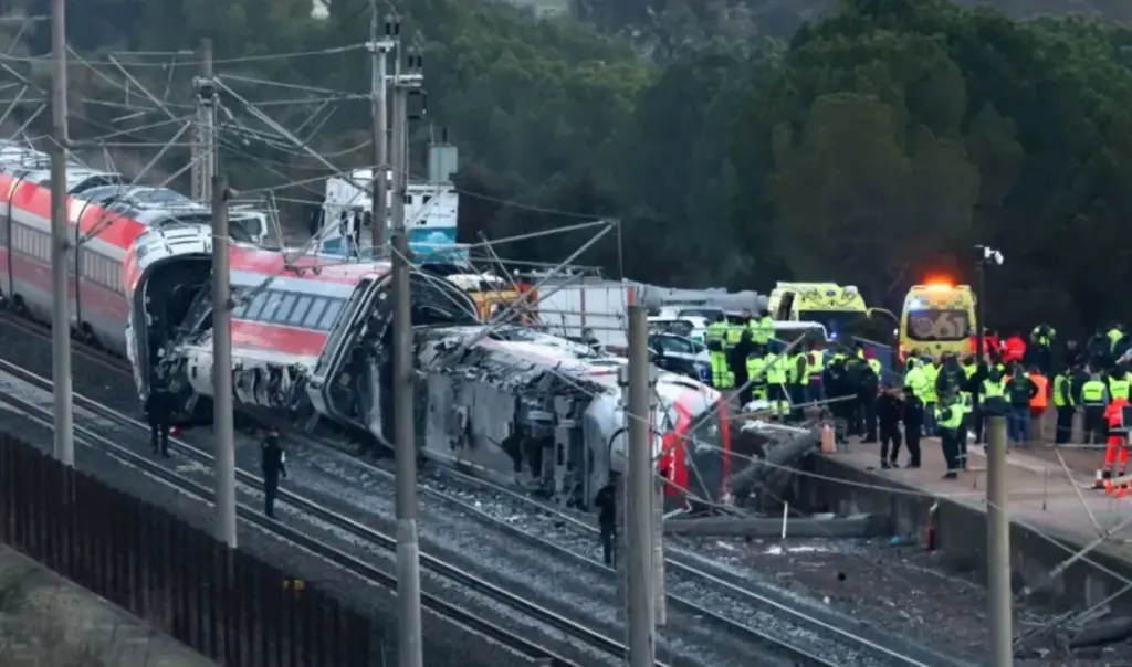 Spain train crash: Track crack occurred before derailment (Video)
