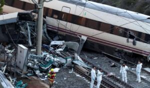 Spain train crash: Broken rail link key to fatal collision