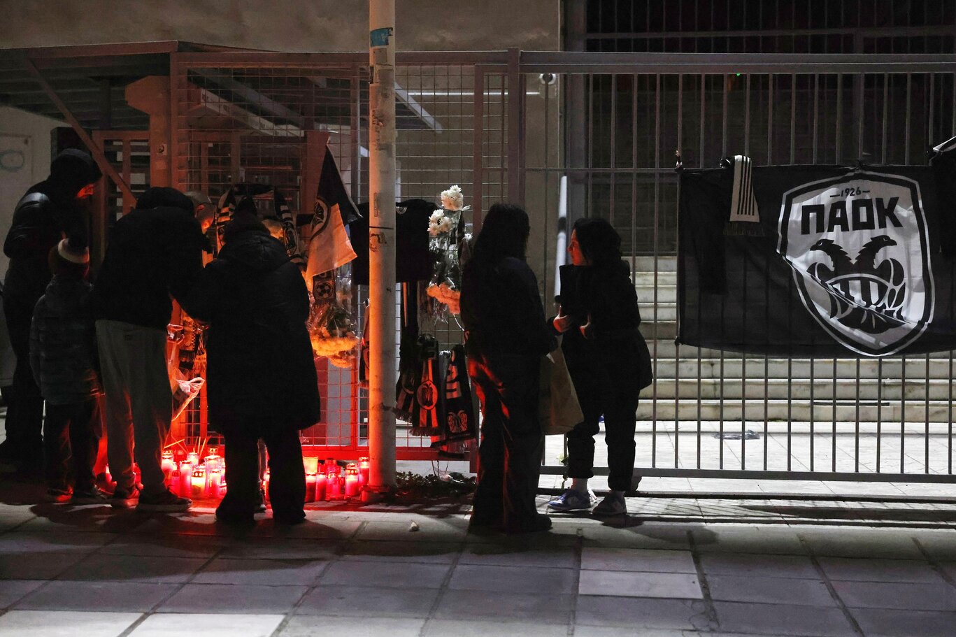 toumpa-loutseskou-pektes-louloudia-troxaio-roumania-nekroi-opadoi__4_