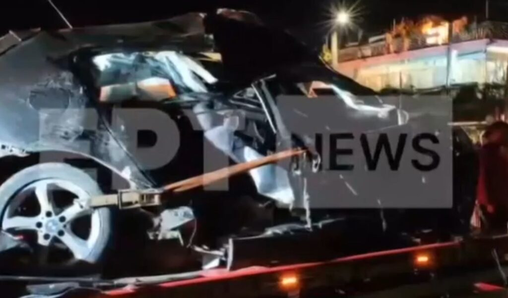 Fatal car crash kills two in Patras: vehicle crashes into traffic light