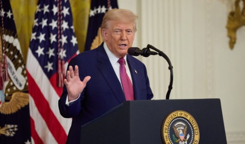 Trump sends messages to Colombia, Cuba, Mexico, Iran and repeats: “We need Greenland”