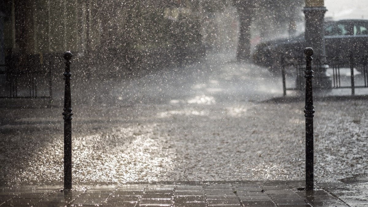 Severe weather puts Civil Protection on alert: regions under red code
