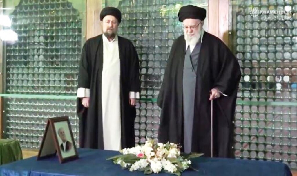 Iran: Khamenei appears publicly after hiding rumors