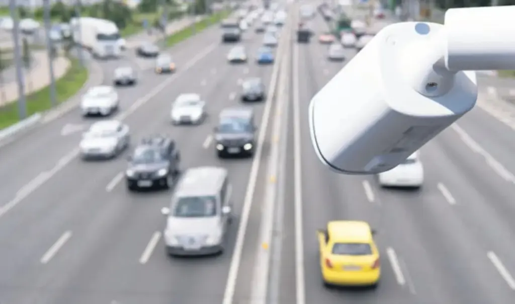 Athens gets traffic cameras on buses and streets: locations, violations and fines