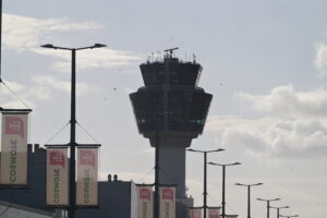 Tragic accident at Athens airport: 67-year-old woman dies after falling from mobility lift
