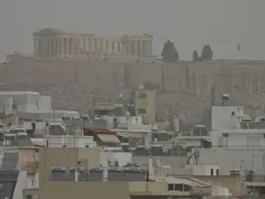 Saharan dust engulfs Athens in orange haze – Health warnings