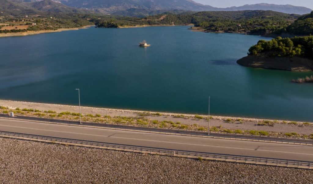 Man found dead on highway: Authorities suspect suicide