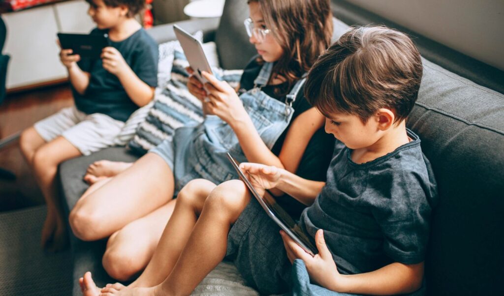 London considers social media ban for children under 16