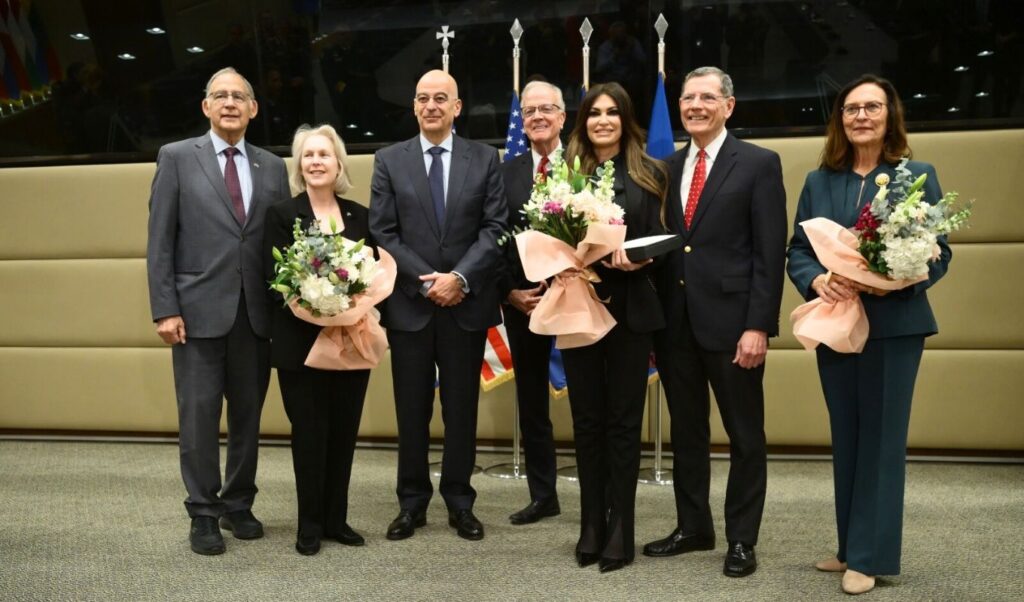 Dendias meets with US Congress delegation to strengthen Greece-US defense ties
