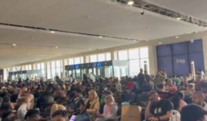 25 Greeks trapped at Dubai airport amid US-Israel strikes on Iran