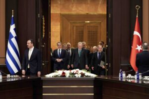 Greece-Turkey joint declaration: “Expanded bilateral cooperation will strengthen regional peace”