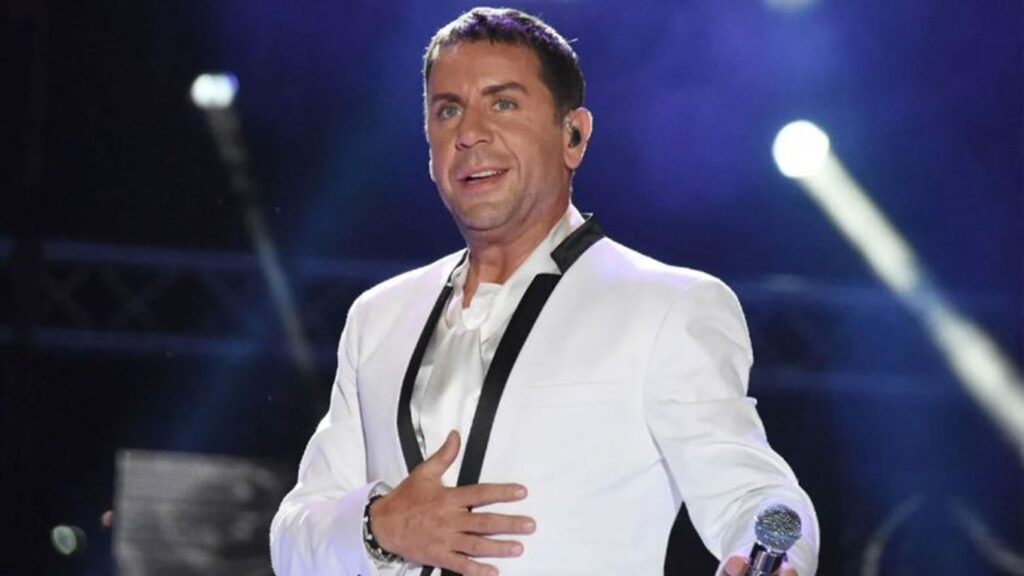 Giorgos Mazonakis undergoes surgery after gallstones discovery