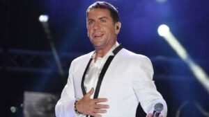 Giorgos Mazonakis undergoes surgery after gallstones discovery