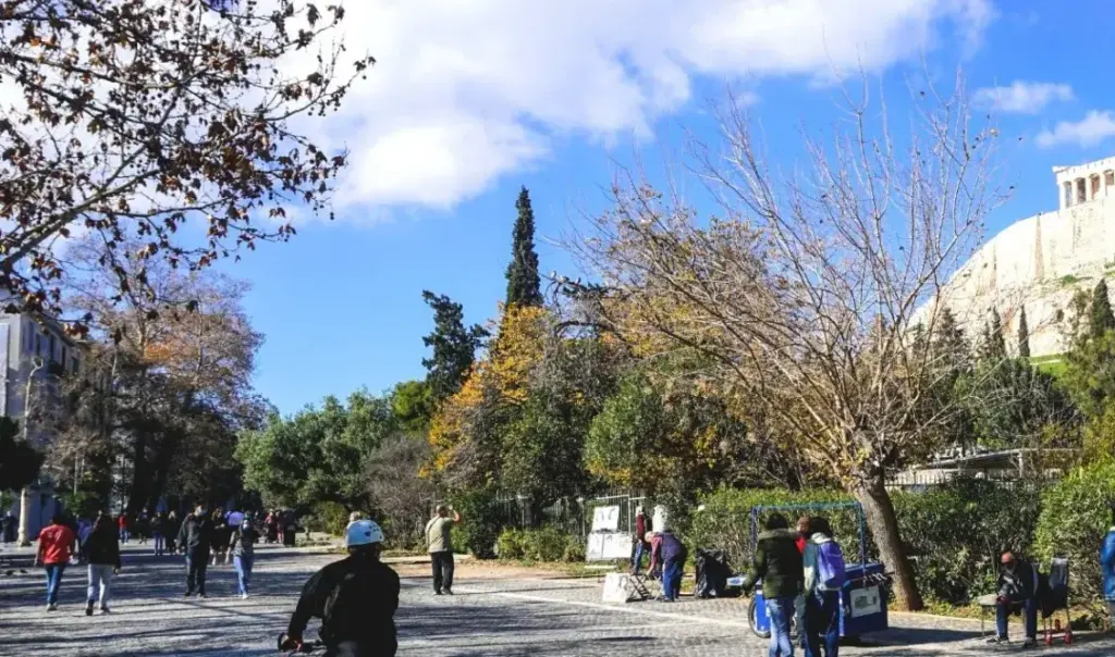 Spring weather arrives in early March as anticyclone brings warmth