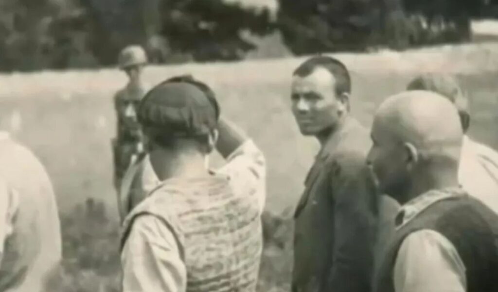 Photos of the 200 in Kaisariani: Belgian collector happy and relieved about agreement