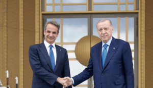 Mitsotakis on two fronts: Turkey talks with red lines, India AI summit