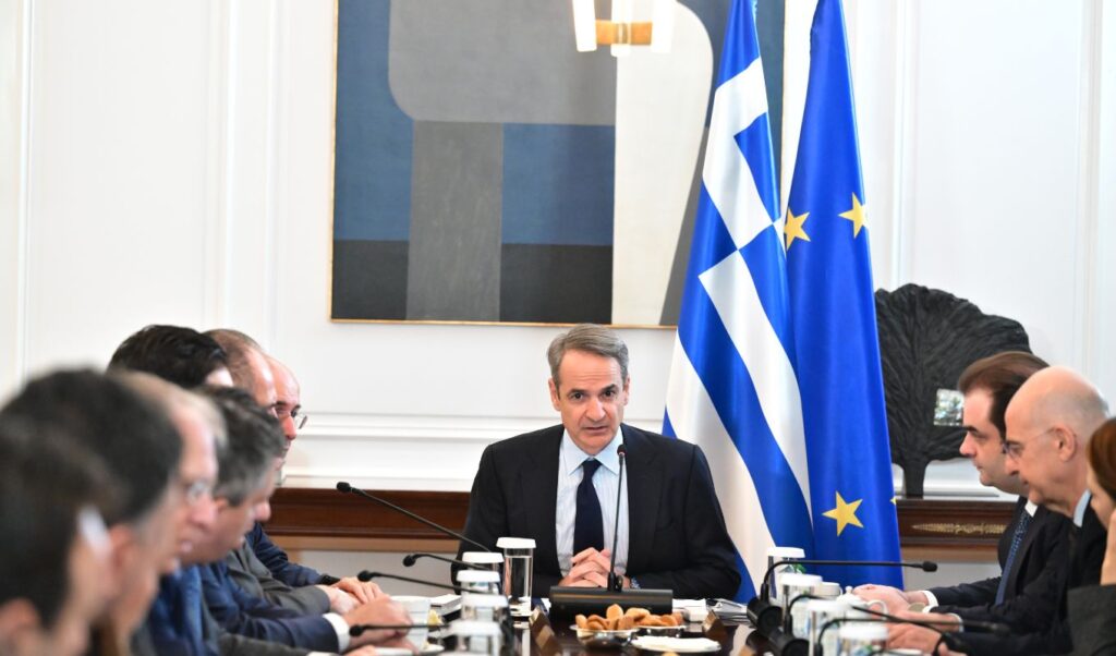Greek cabinet focuses on major energy deals with Chevron-Helleniq