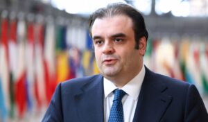 Pierrakakis: “We save €800 million annually from 2029” with early debt repayments