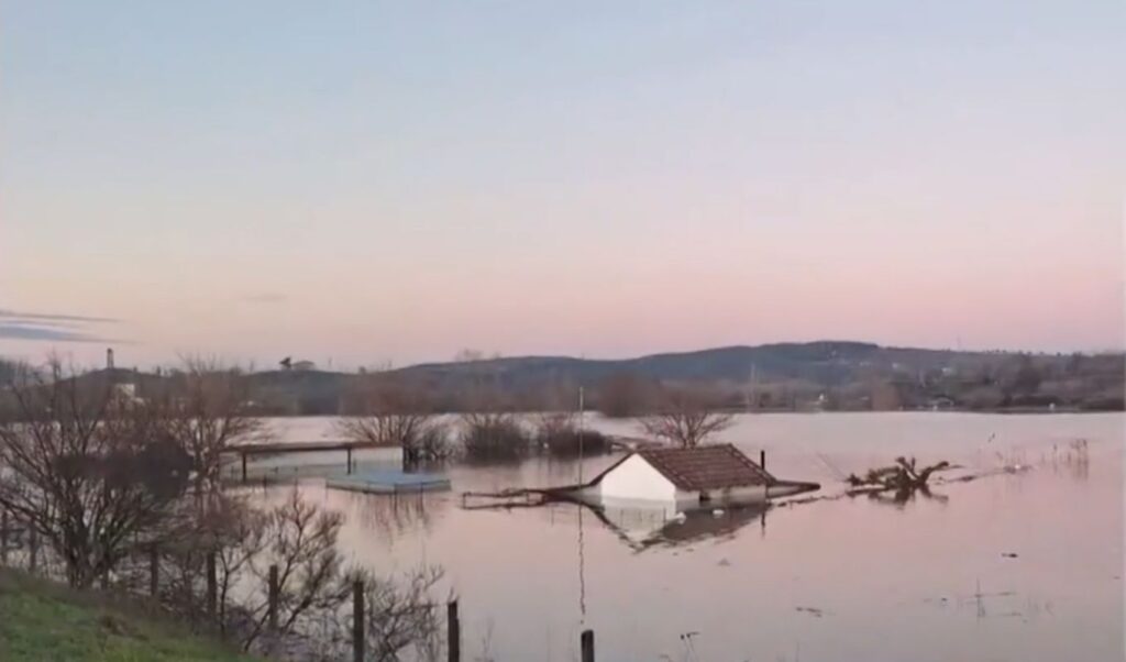 Evros region on high alert after river overflow: 112 warning sent