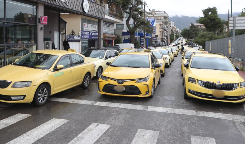 Greek taxi strike continues as talks with transport minister fail