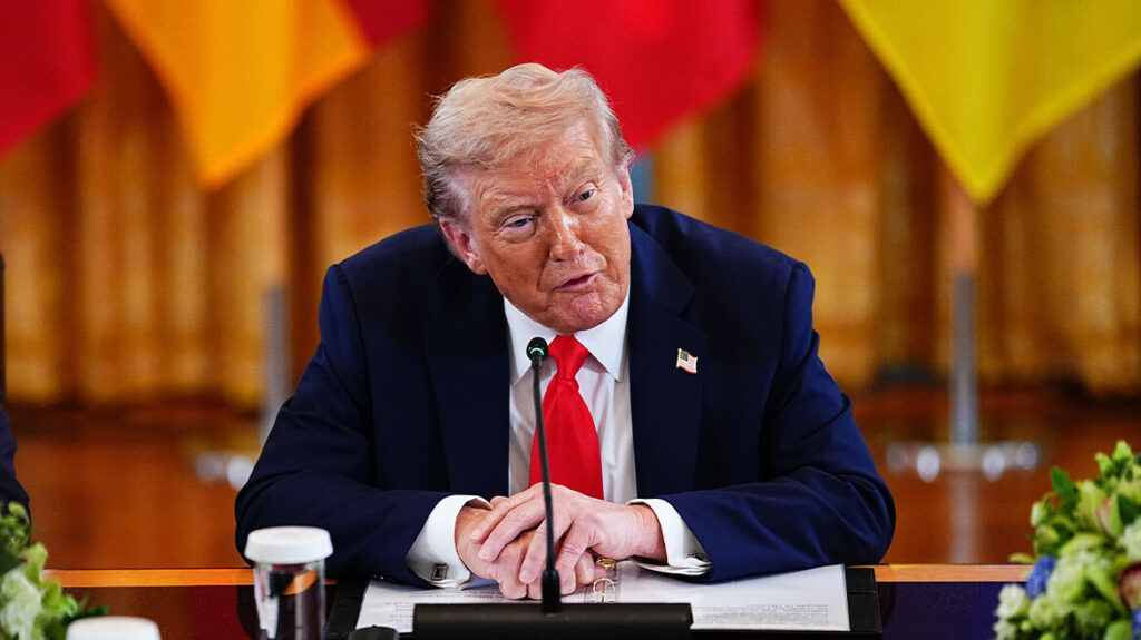 Trump rages at Supreme Court: “Tariff ruling is a disgrace”