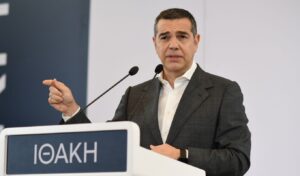 Alexis Tsipras faces critical dilemma: New party launch after Easter or September