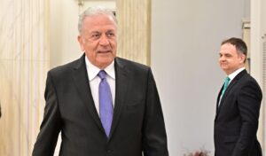 “Cyprus security is not bilateral, but a European issue”: Avramopoulos speaks to parapolitika.gr