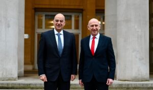 Dendias meets with Healey in London: Cyprus and Bulgaria on the agenda