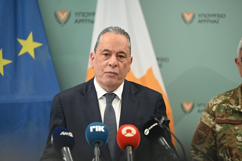 dendias-kypros-ellada-stirixi-10