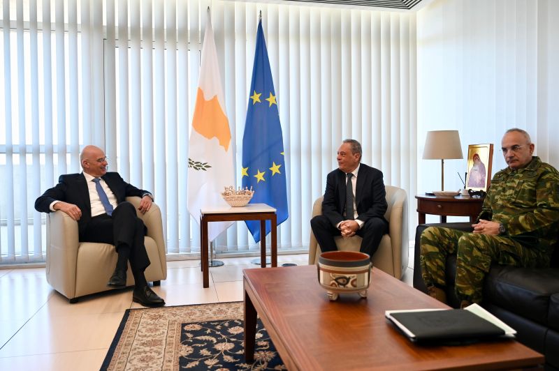 dendias-kypros-ellada-stirixi-12