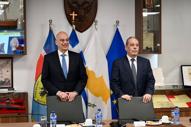 dendias-kypros-ellada-stirixi-13