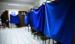 Greece’s undecided voters: Middle class, middle-aged women hold key to next election outcome