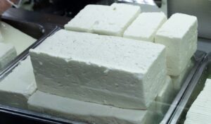 Feta crisis warning: 20,000 ton production drop due to milk shortage
