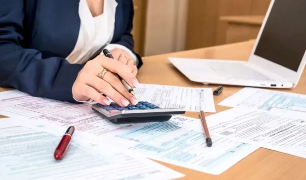 Tax returns: 3 key codes in form E1 bringing deductions and exemptions