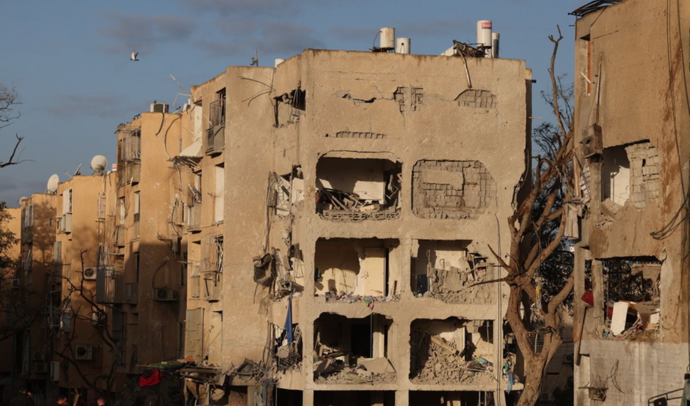 Israel: Extensive damage in Arad after Iranian missile attack - See images and video