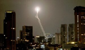 Israel bombs Iran after missile barrage – Gulf states hit by attacks
