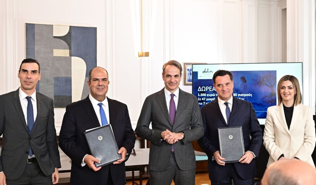 Mitsotakis calls on benefactors to give back to their homeland