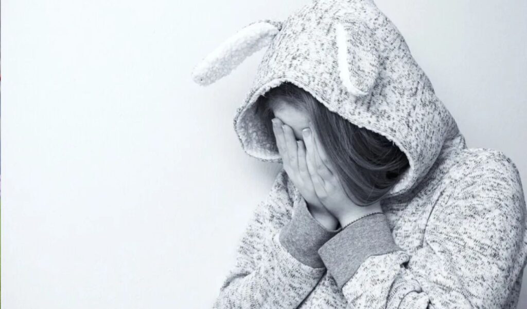 Shock in Crete: 17-year-old reports gang rape, 10 arrests made