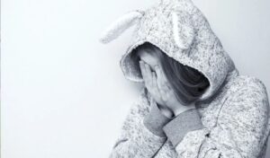 Shock in Crete: 17-year-old reports gang rape, 10 arrests made