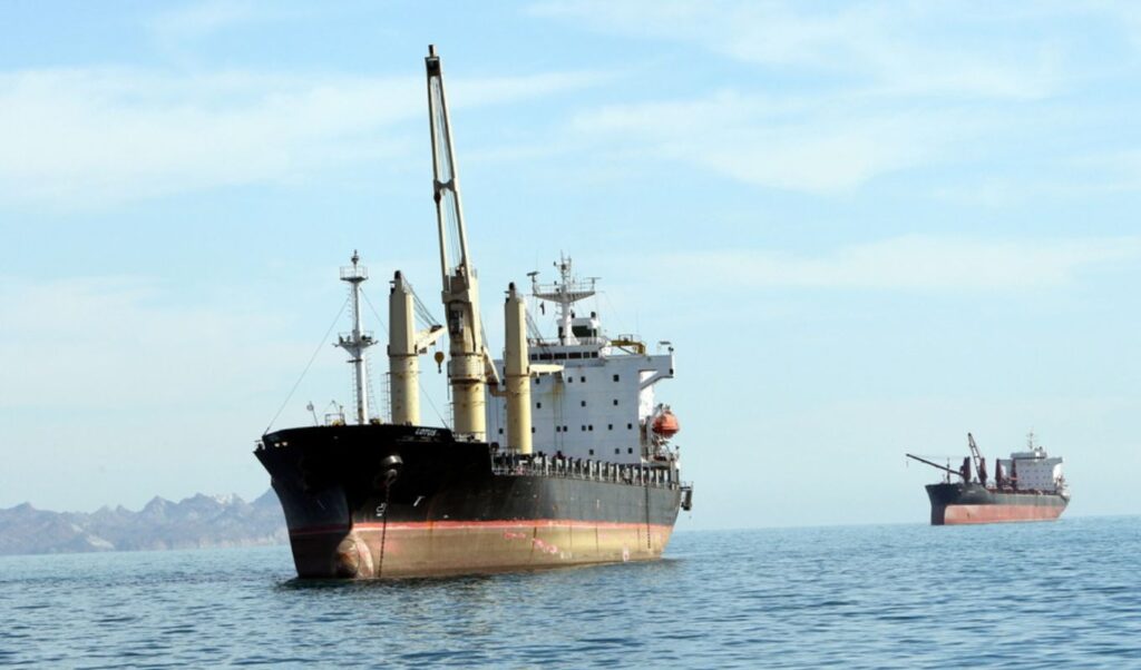 Iran threatens to mine Persian Gulf if coastline attacked