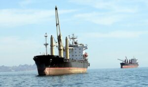 Iran threatens to mine Persian Gulf if coastline attacked