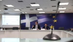 Pierrakakis: Government announces €300M support measures for fuel, ferries
