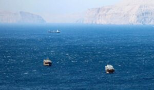 Strait of Hormuz: 85 Greek sailors and 10 ships remain in wider area
