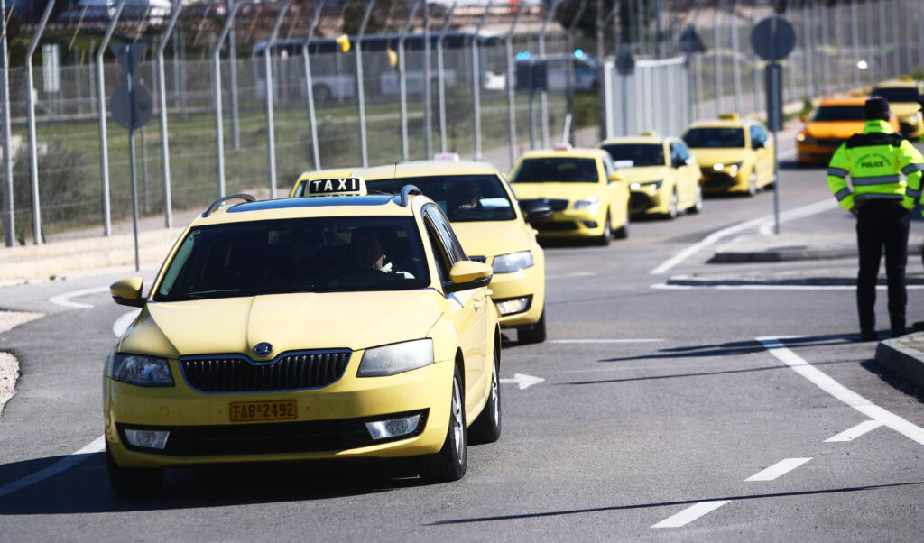 Greece’s taxi bill to be voted Monday – “Transport obstruction” removed from license revocation grounds