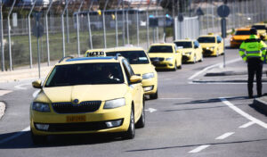 Greece’s taxi bill to be voted Monday – “Transport obstruction” removed from license revocation grounds